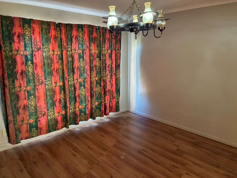 4 Bedroom Property for Sale in Fairy Glen Western Cape